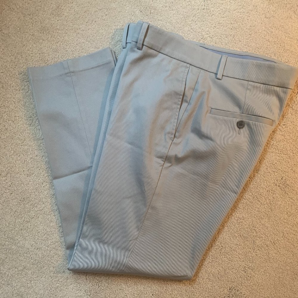 Haggar Mens Khaki pants   33 X 30